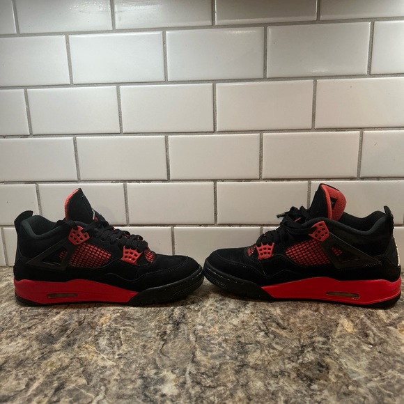Jordan 4 Red Thunders, size 9.5 - Picture 2 of 6